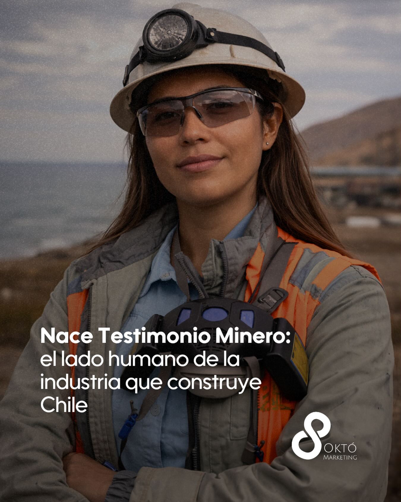 🌀Estamos ad portas de estrenar Testimonio Minero.

Un espacio donde queremos detenernos —aunque sea un momento— para mirar con más atención una industria que construye el país, pero que no siempre nos damos el tiempo de comprender.

Más que entrevistas, son conversaciones.
Historias reales. Trayectorias. Decisiones.
Personas que viven la minería día a día, con todo lo que eso implica.
Nos interesa ir al hueso, pero sin perder la belleza.

Porque creemos que también hay valor en cómo se cuentan las cosas. Estamos muy contentos con lo que viene y esperamos que nos acompañen en este lanzamiento.

🔗 Si quieren conocer más sobre el proyecto, les dejo nuestro sitio en la BIO. 

¡Se viene!